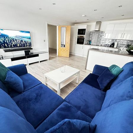 Rnm - Business Professionals Stay, Walsall City Centre, 2 Bedroom With Ensuite And Bathroom, Entire Place, Kitchen & Washroom With Amenities, Smart Tv, Easy Access, Fast Wifi, Parking Nearby, Great Transport Links Kültér fotó