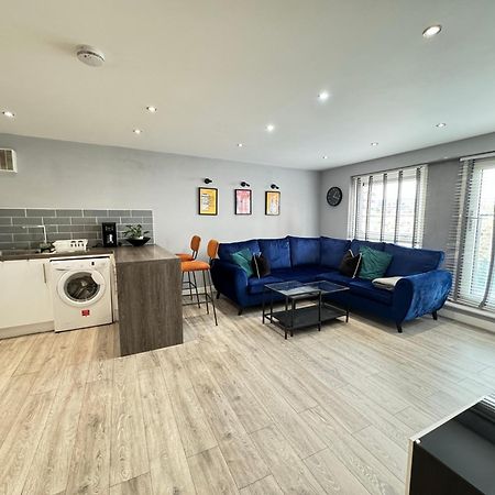 Rnm - Business Professionals Stay, Walsall City Centre, 2 Bedroom With Ensuite And Bathroom, Entire Place, Kitchen & Washroom With Amenities, Smart Tv, Easy Access, Fast Wifi, Parking Nearby, Great Transport Links Kültér fotó